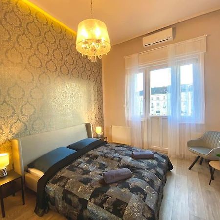 Luxury Buda Lägenhet Budapest Exteriör bild